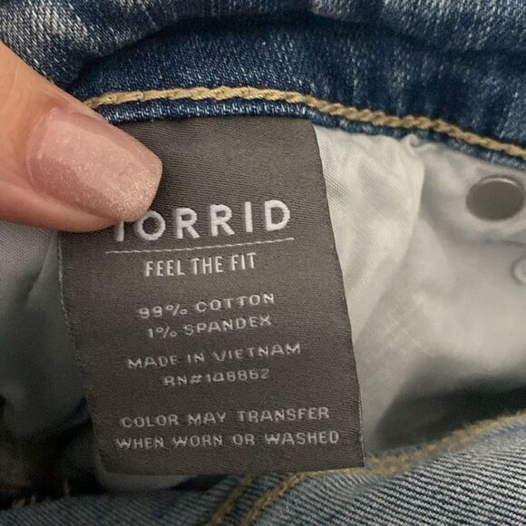 TORRID- boyfriend straight- distressed mid rise jeans- Size 18 - Picture 7 of 7